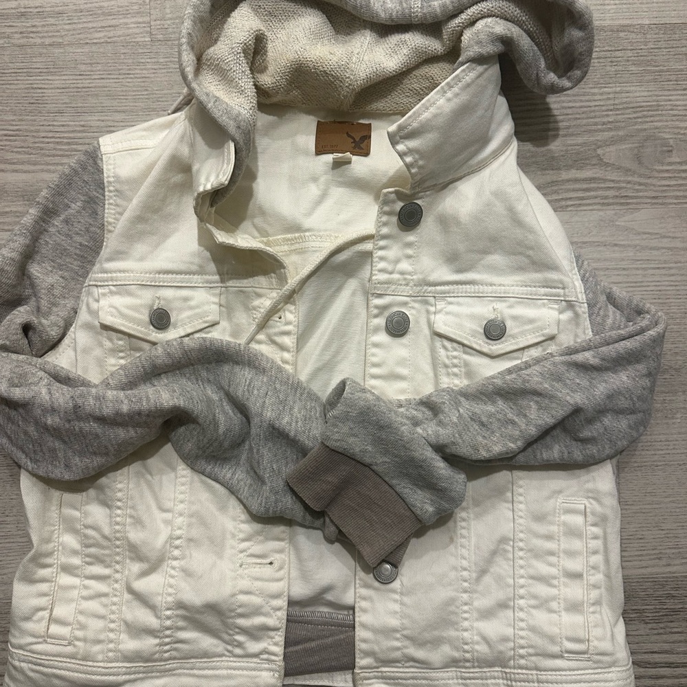 American Eagle Outfitters Cream and Gray Jean Jacket